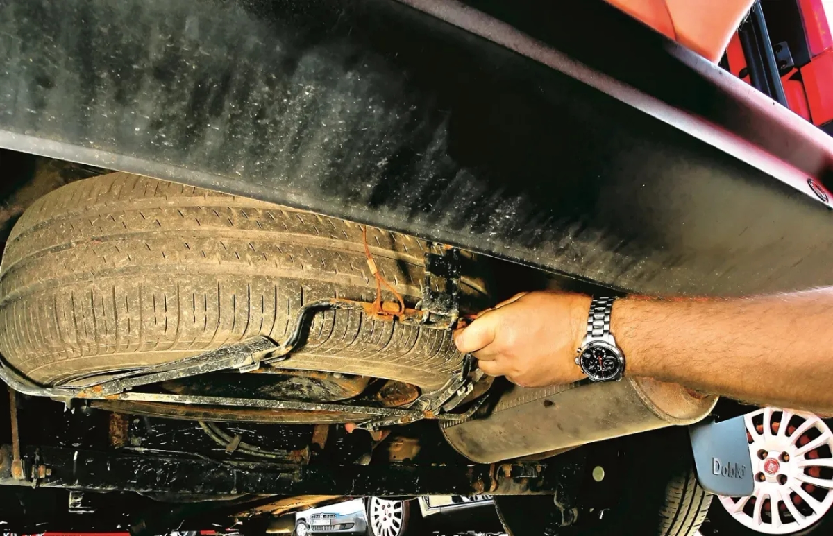 Jak wyjąć koło zapasowe peugeot 5008 - uniknij problemów na drodze